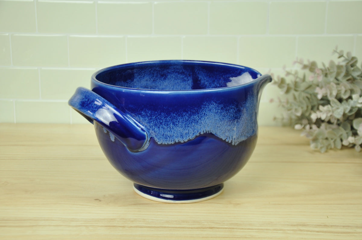 http://www.dirtysouthpottery.com/cdn/shop/products/BatterBowlSOB1_1200x1200.jpg?v=1662317872